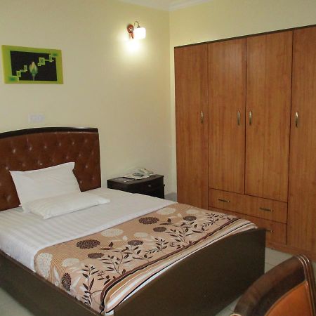 Amaris Hotel Кигали Экстерьер фото
