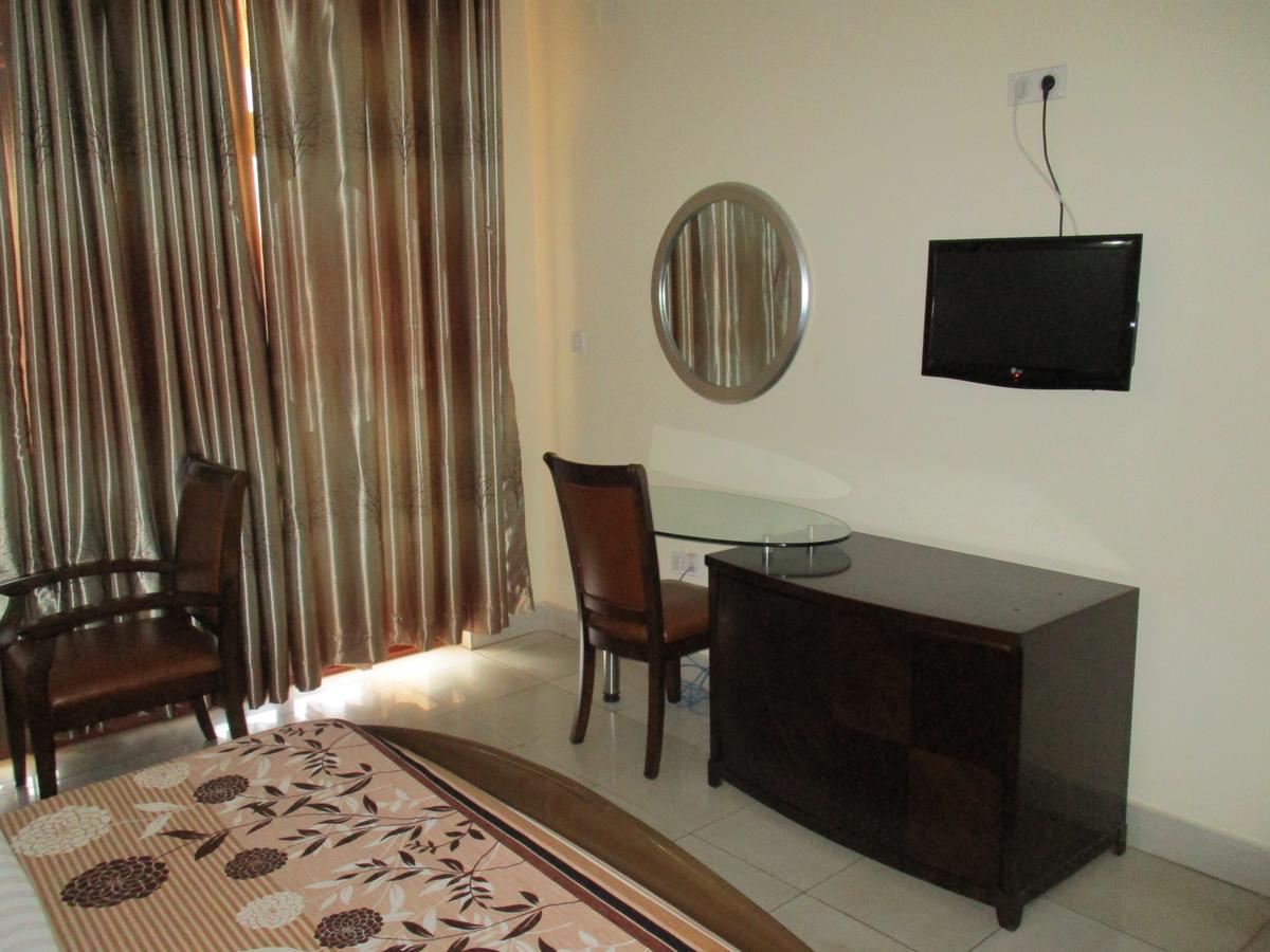 Amaris Hotel Кигали Экстерьер фото
