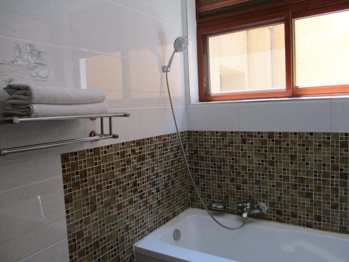 Amaris Hotel Кигали Экстерьер фото