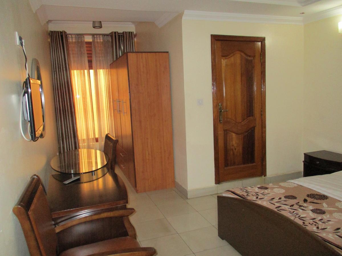 Amaris Hotel Кигали Экстерьер фото