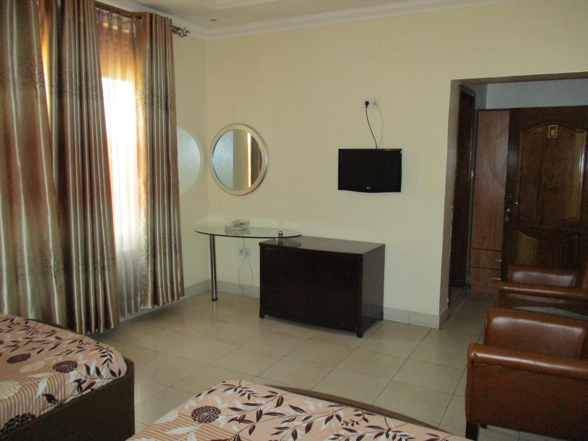 Amaris Hotel Кигали Экстерьер фото