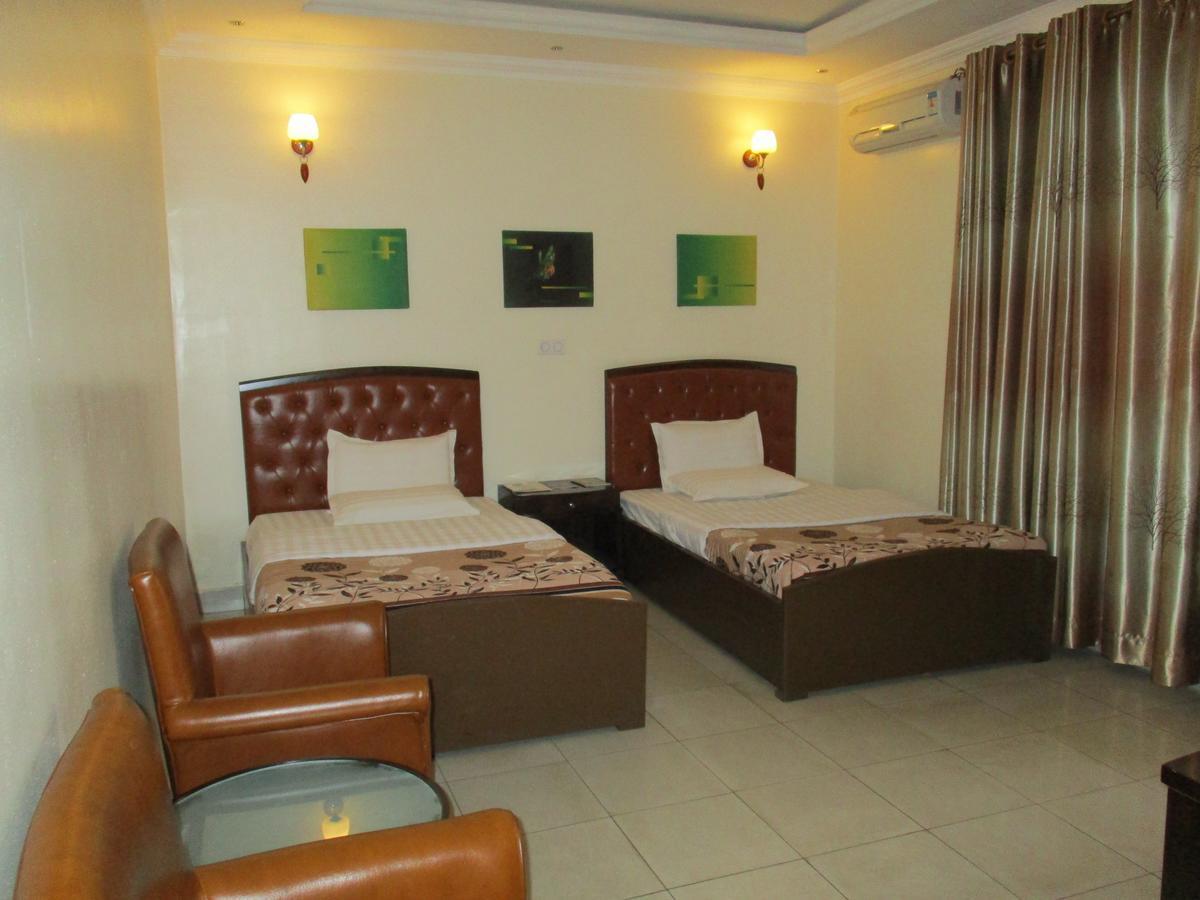 Amaris Hotel Кигали Экстерьер фото