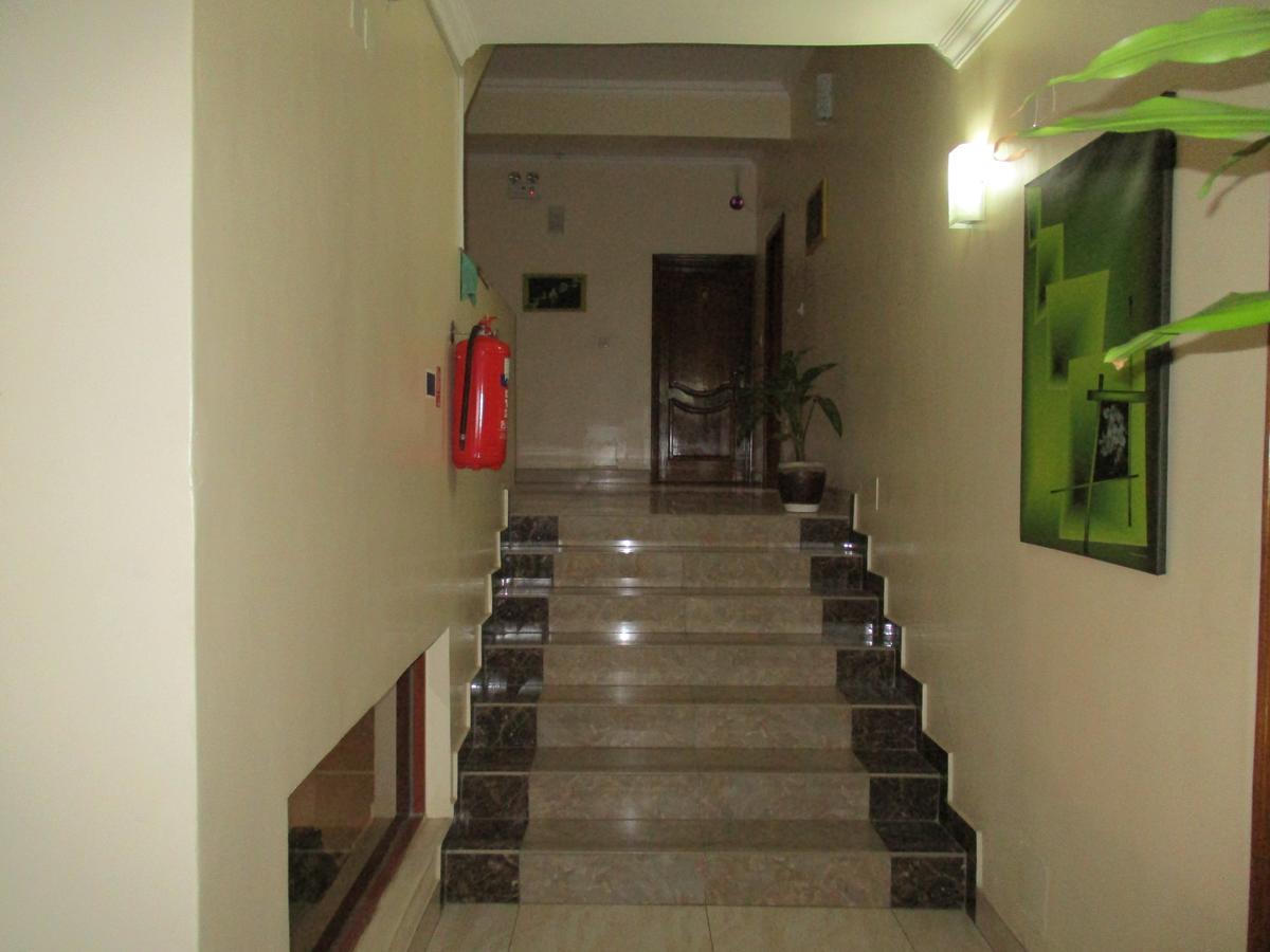 Amaris Hotel Кигали Экстерьер фото