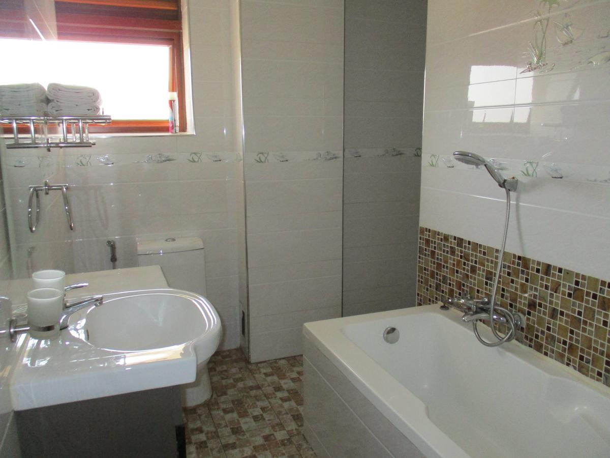Amaris Hotel Кигали Экстерьер фото