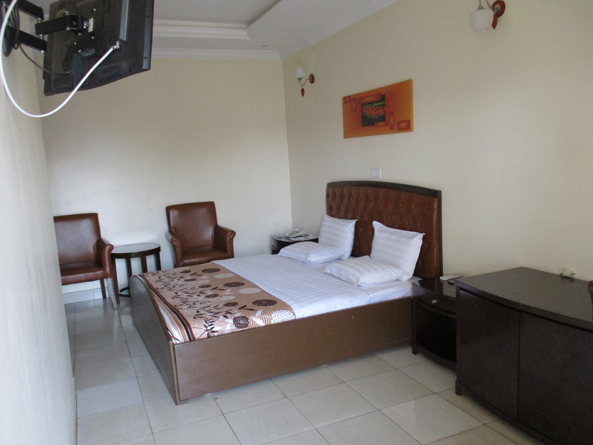 Amaris Hotel Кигали Экстерьер фото