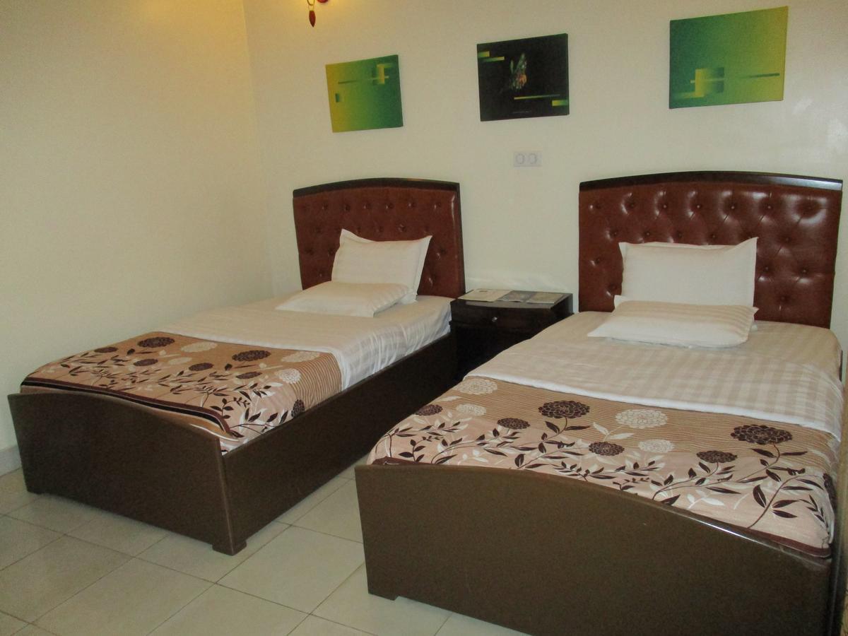 Amaris Hotel Кигали Экстерьер фото