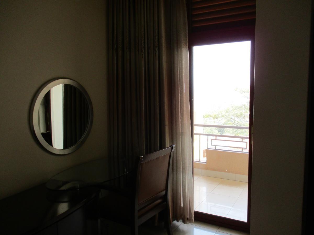 Amaris Hotel Кигали Экстерьер фото