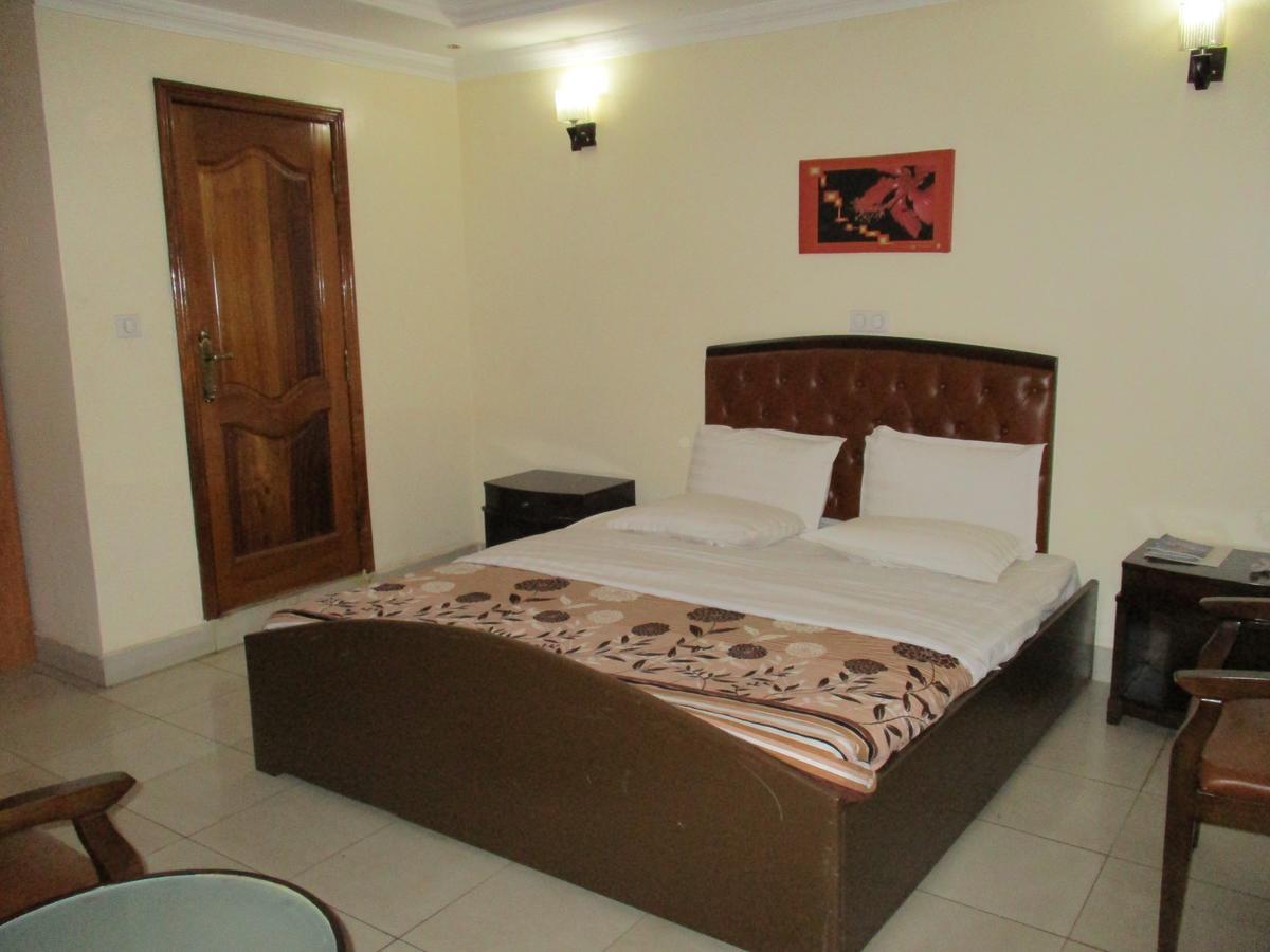 Amaris Hotel Кигали Экстерьер фото