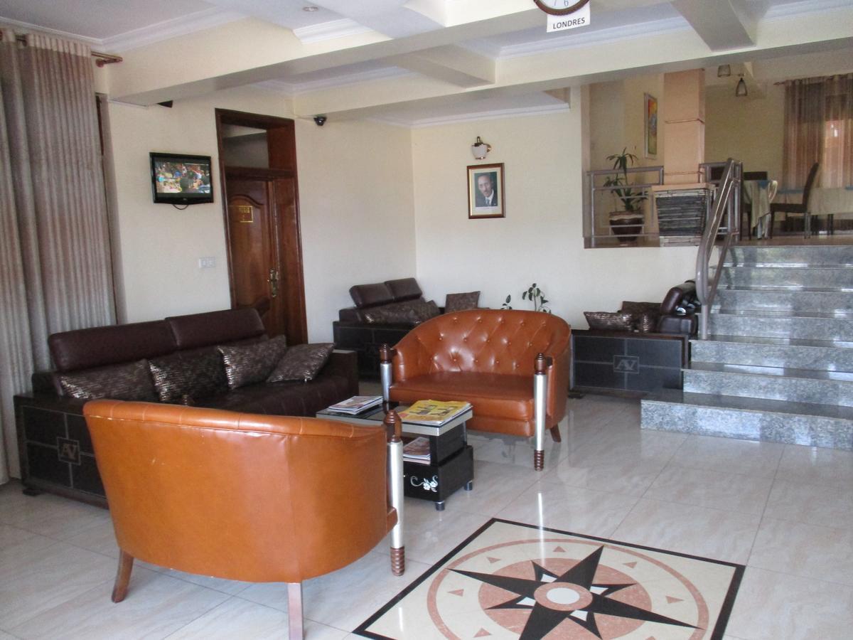 Amaris Hotel Кигали Экстерьер фото