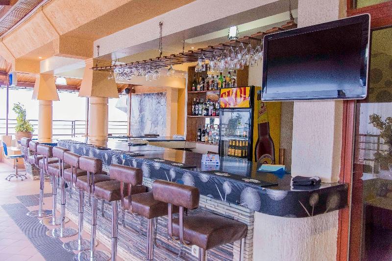 Amaris Hotel Кигали Экстерьер фото