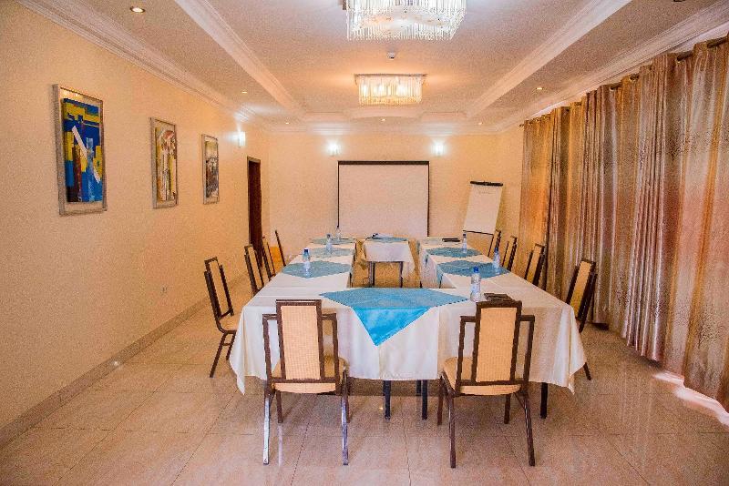 Amaris Hotel Кигали Экстерьер фото