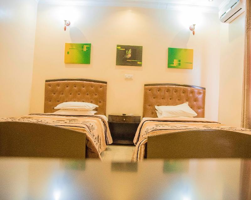 Amaris Hotel Кигали Экстерьер фото
