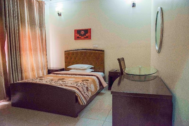 Amaris Hotel Кигали Экстерьер фото