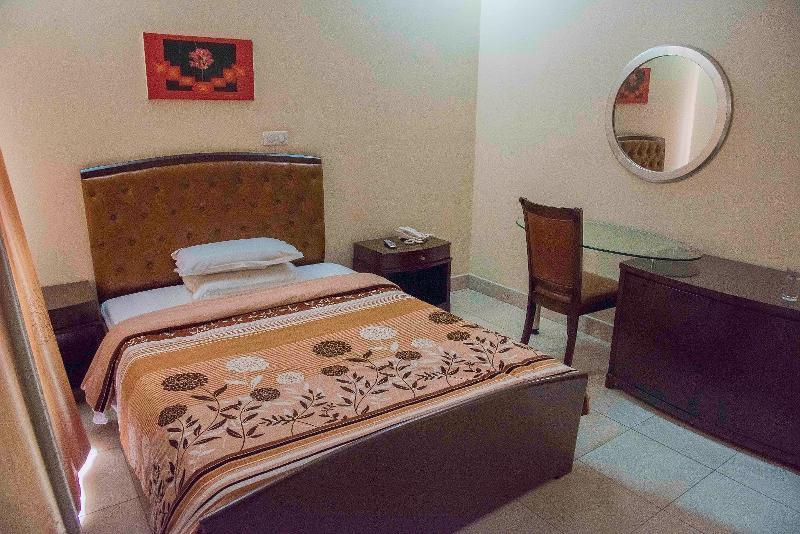 Amaris Hotel Кигали Экстерьер фото
